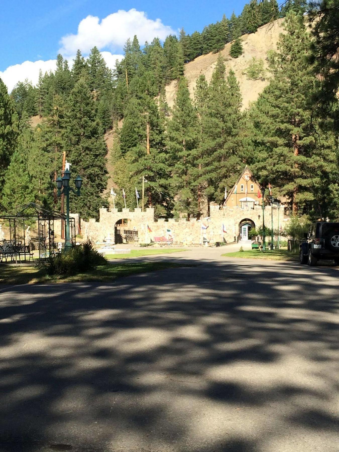 Rainbow Lake Castle Resort Принстон Экстерьер фото
